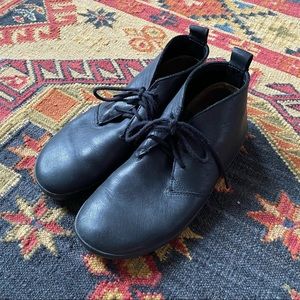 Vivobarefoot Gobi II - black genuine wild hide leather - gently used